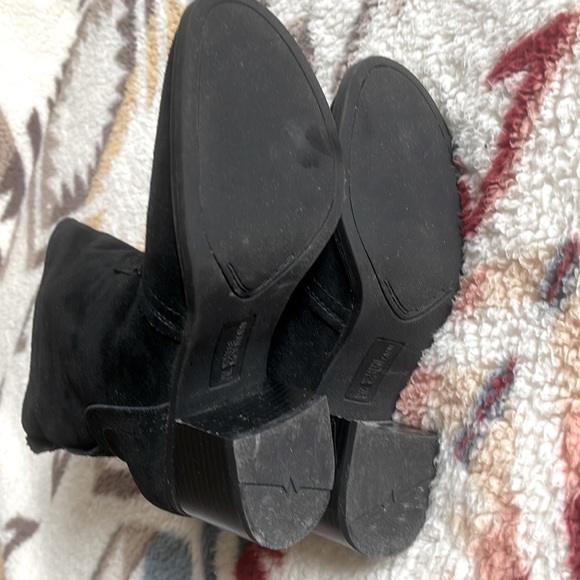 White Mountain Black Leather Boots size 7 ladies - Picture 2 of 6